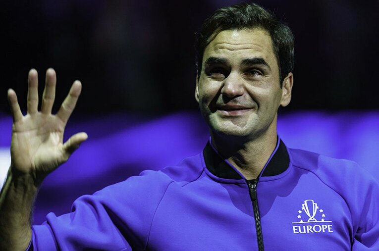 引退試合後には涙を見せたフェデラー。ファンの想像を上回る感動的なラストシーンとなった ／ photograph by Getty Images