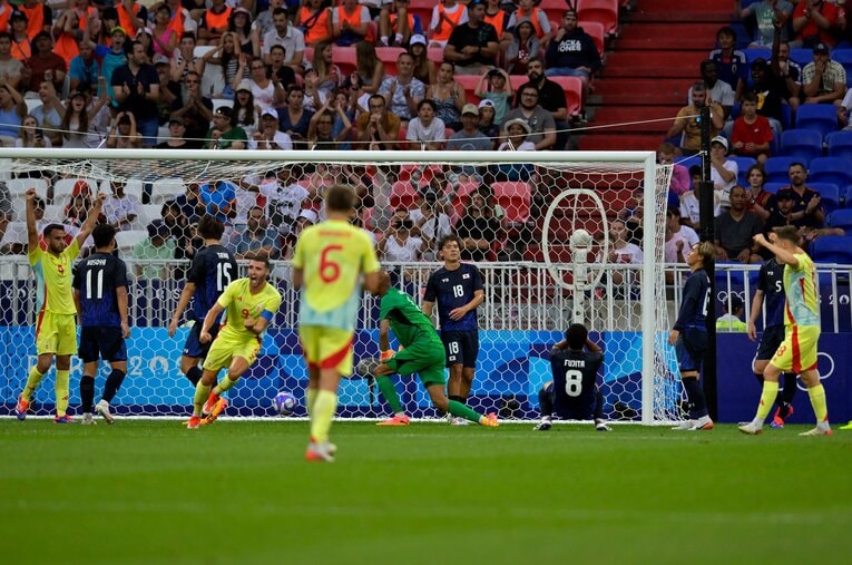 日本の守備がハマっていたとはいえ、スペインがそれをこじ開けたのも事実だった　©Koki Nagahama/JMPA