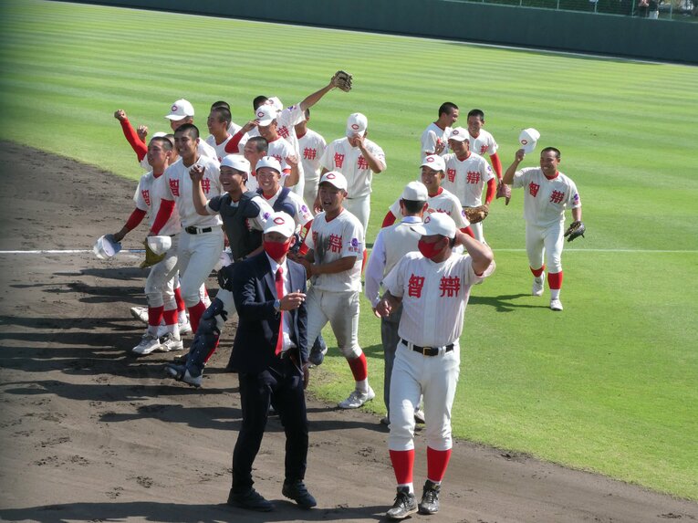 優勝を喜ぶ智弁和歌山ナイン　©︎Noriko Yonemushi