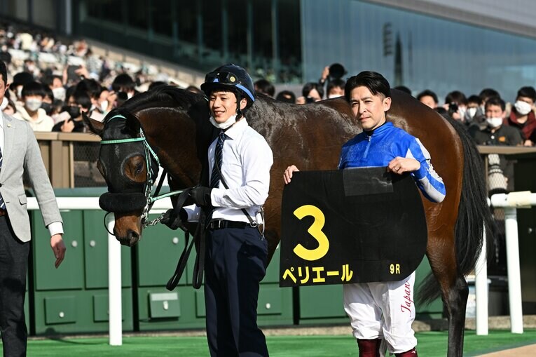 ヒヤシンスステークスを制したペリエールと福永祐一　©Keiji Ishikawa