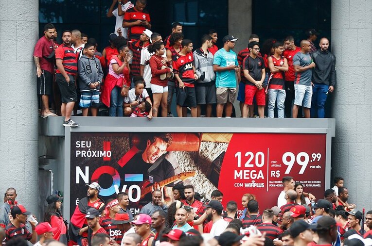 リオの象徴キリスト像までユニ姿。劇的な南米王者フラメンゴの狂宴。(9) ／ photograph by Getty Images