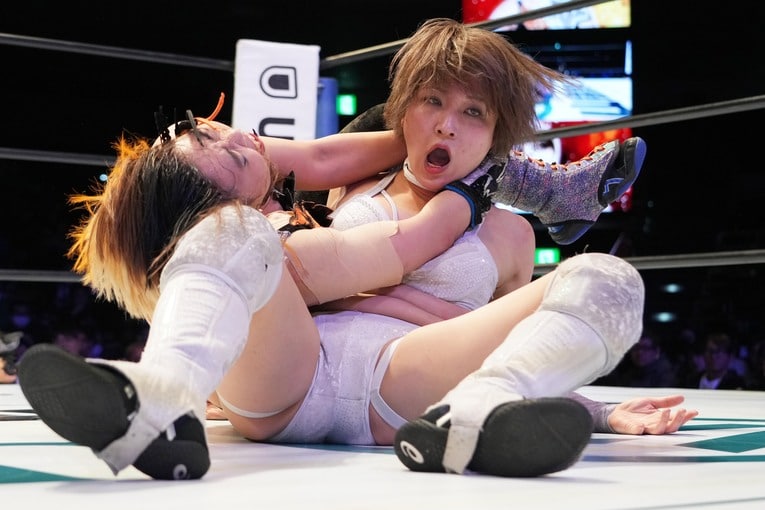 安納サオリvsMIRAI　©Essei Hara