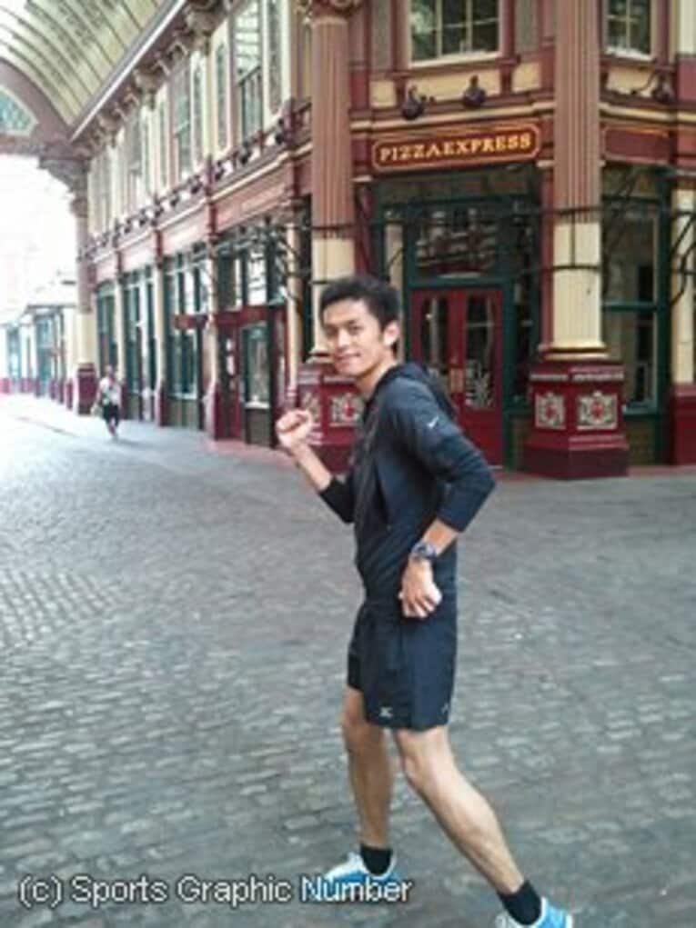 中継でもクローズアップされる、石畳のレデンホールマーケットを走る筆者。「走っていたらオリンピック選手に間違われました」