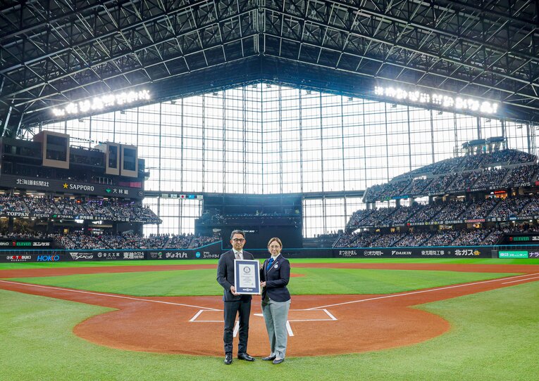 日本ハムの本拠地、エスコンフィールド北海道。「スタジアムにおける最大の連続したガラスファサード（壁面）」としてギネス世界記録に認定された ©JIJI PRESS
