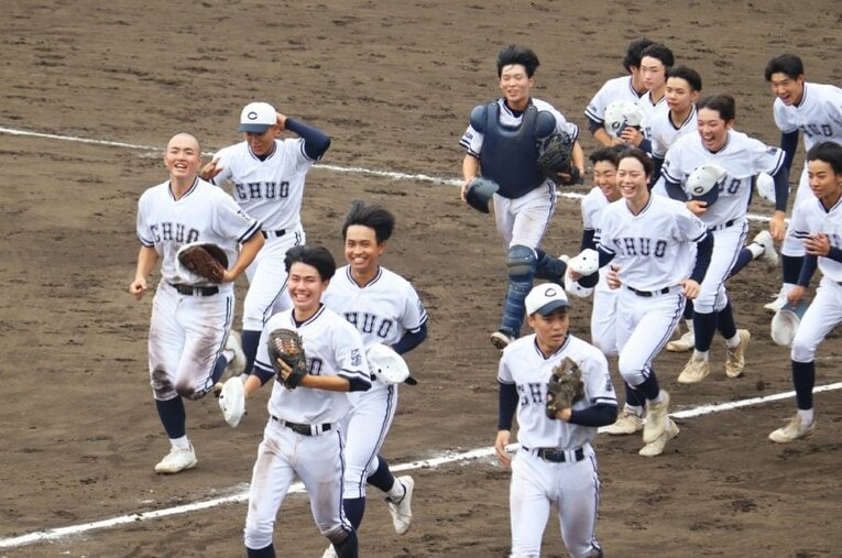 夏の大会に参加して11度目…初めての夏勝利を挙げた中大横浜の選手たち ／ photograph by Yuki Kashimoto