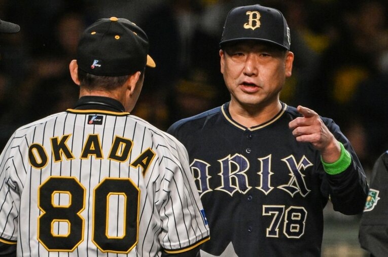 2023年の日本シリーズで激闘を繰り広げた阪神・岡田監督とオリックス中嶋監督。前半戦、苦戦が続いた要因は？ ／ photograph by Nanae Suzuki