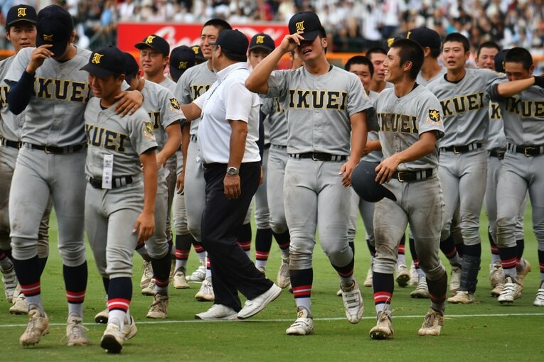 仙台育英を率いる須江航監督　©Hideki Sugiyama