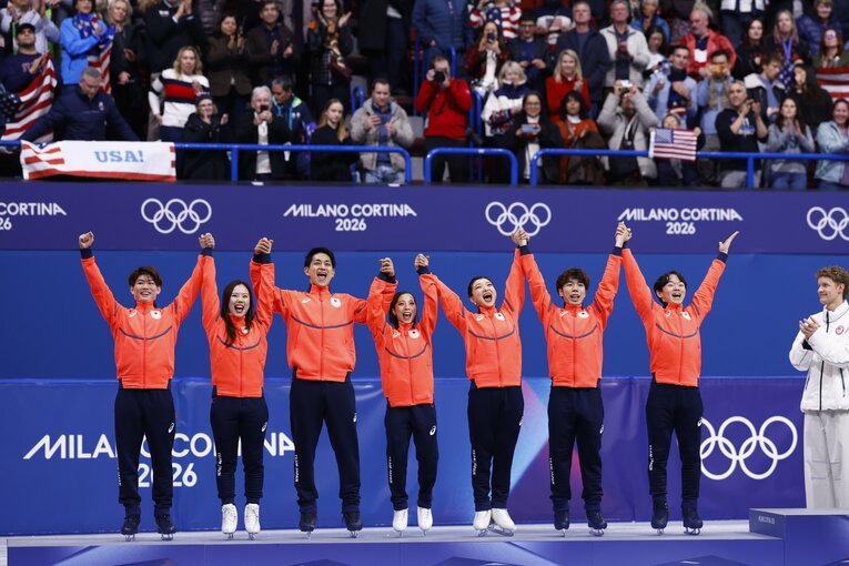 フィギュア団体で銀メダルを獲得した日本チーム　©Sunao Noto／JMPA