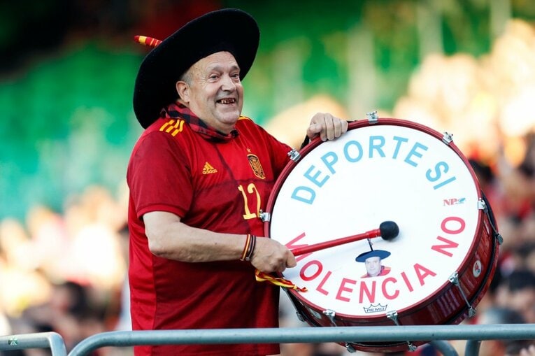 “日本代表が狙うべきスペインの急所”はどこ？ ブスケッツやアセンシオ健在、17歳ガビ急成長で分厚すぎる選手層だが…〈撮影者の証言〉(3)