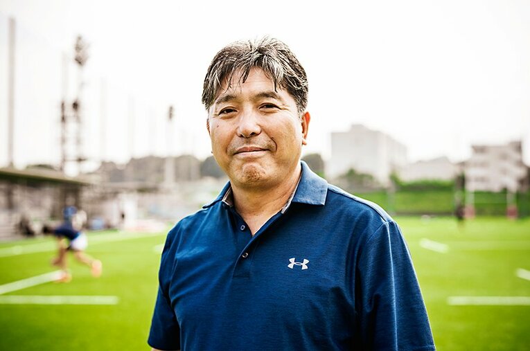 タイトル奪回へ向けて歩みを進める帝京大ラグビー部・岩出雅之監督。教え子たちのW杯は「ファン目線で応援」と笑顔を見せた。 ／ photograph by Kiichi Matsumoto