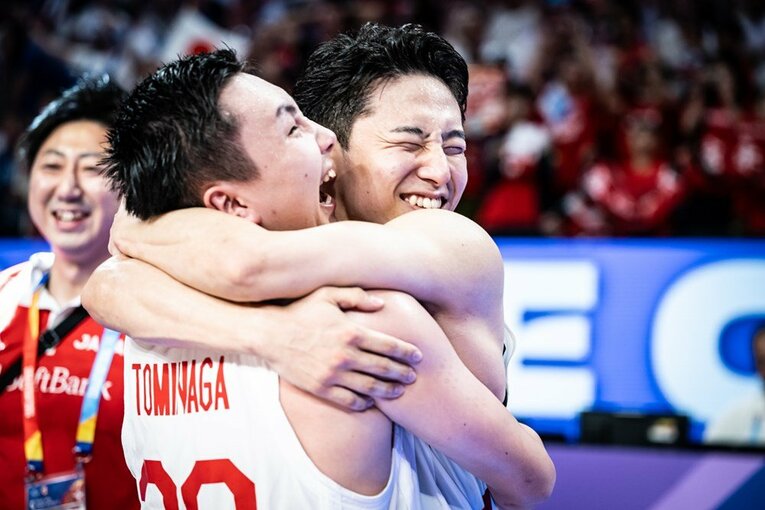 富永と河村の22歳コンビ。今後の日本代表の核となる2人だ　©︎FIBA