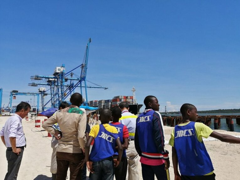 本田圭佑のSOLTILO、アフリカで何を？サッカー以外にプログラミングも!?(4)