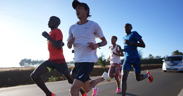 「東京五輪の聞きたくない情報を排除したかった」マラソン代表・大迫傑はケニアで合宿中…紙の練習日誌をつける日々 - マラソン - Number Web  - ナンバー