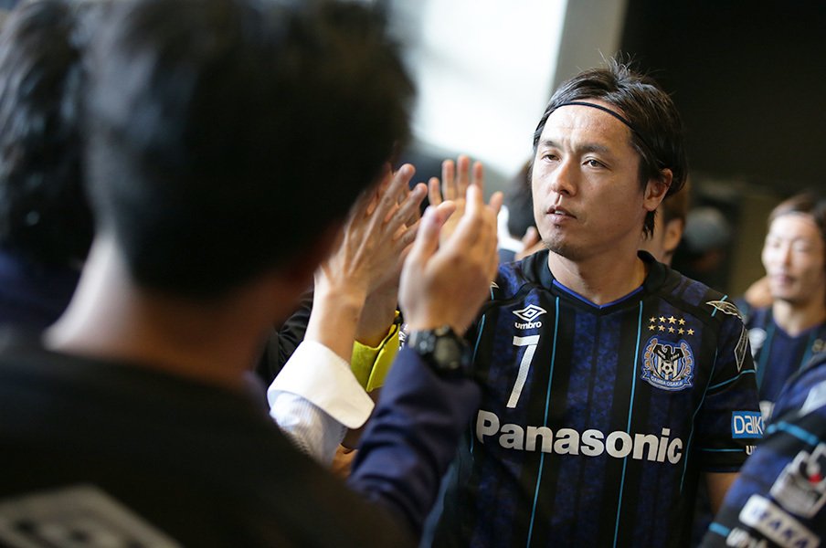 遠藤保仁「俺自身がしたいのは……」ガンバが失ったタイトルとスタイル。<Number Web> photograph by J.LEAGUE PHOTOS