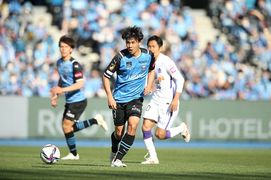 日韓戦ゴール後も川崎・山根視来が「らせん階段」的に進化… 2013年の中村憲剛と同じ「出力」の絶妙さとは<Number Web> photograph by J.LEAGUE