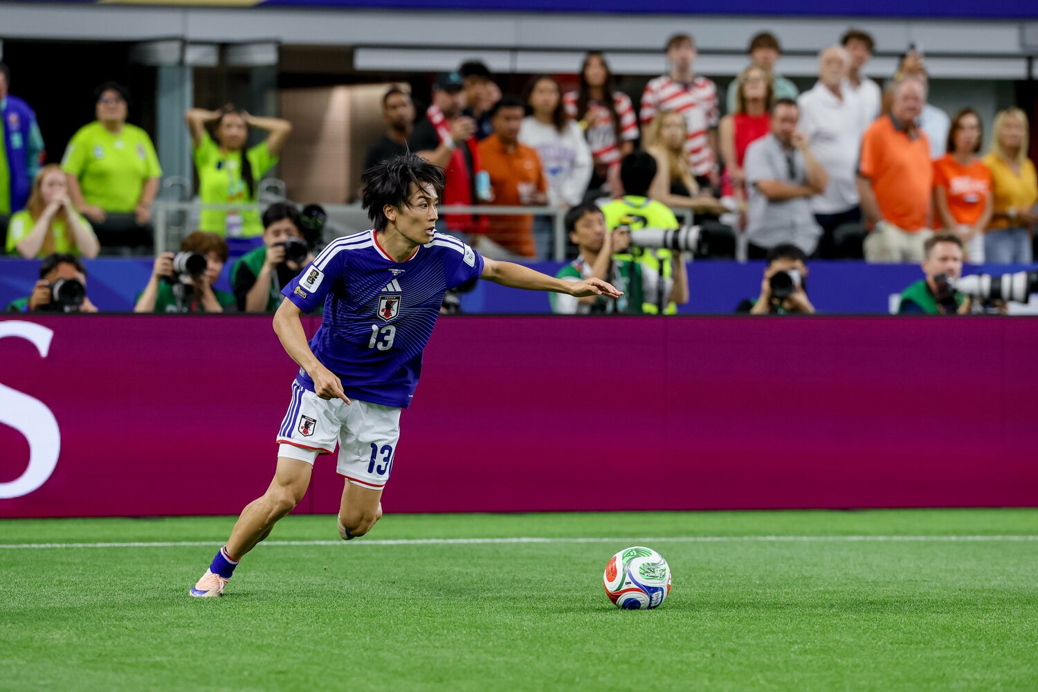中村敬斗は少年時代から「独特なリズムを持っていた」という ©Kaoru Watanabe/JMPA