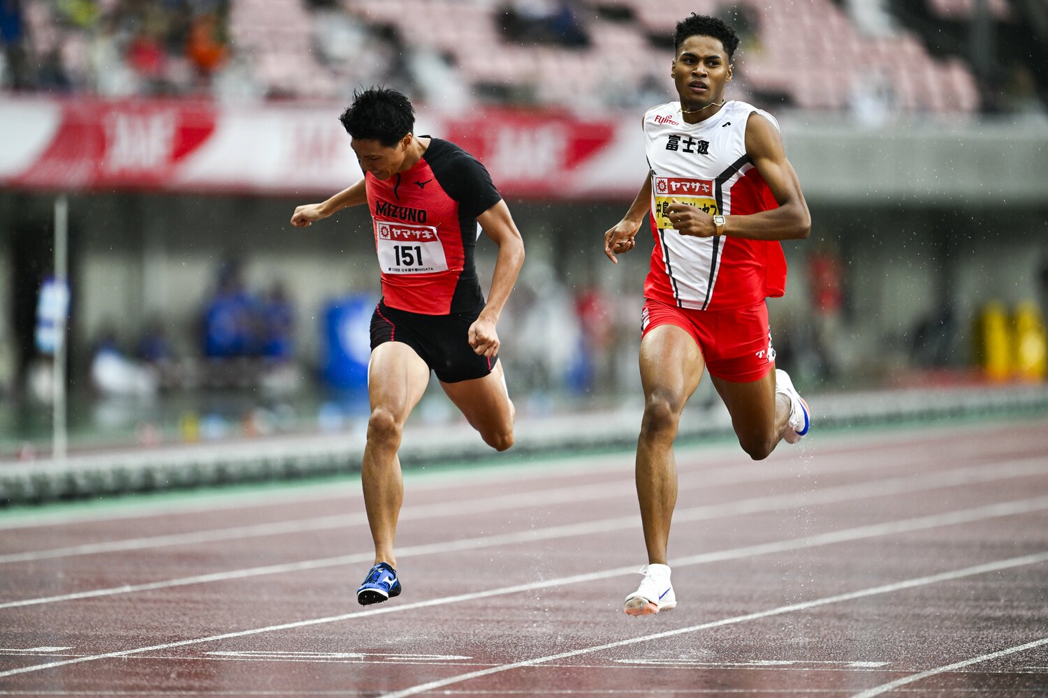 6月の日本選手権ではライバルの1人である佐藤風雅を差し切って優勝　©Asami Enomoto