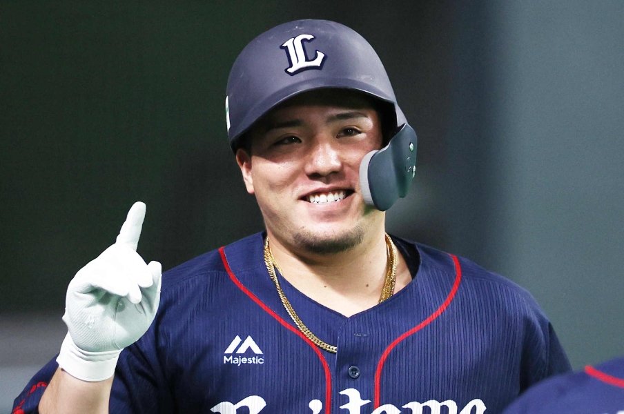 巨人“じつは山川穂高のトレード獲得”を狙っていた…「なぜ消えた?」元編成・岡崎郁が明かす巨人FA戦略の10年前…糸井嘉男をめぐる“阪神との争奪戦”<Number Web> photograph by JIJI PRESS