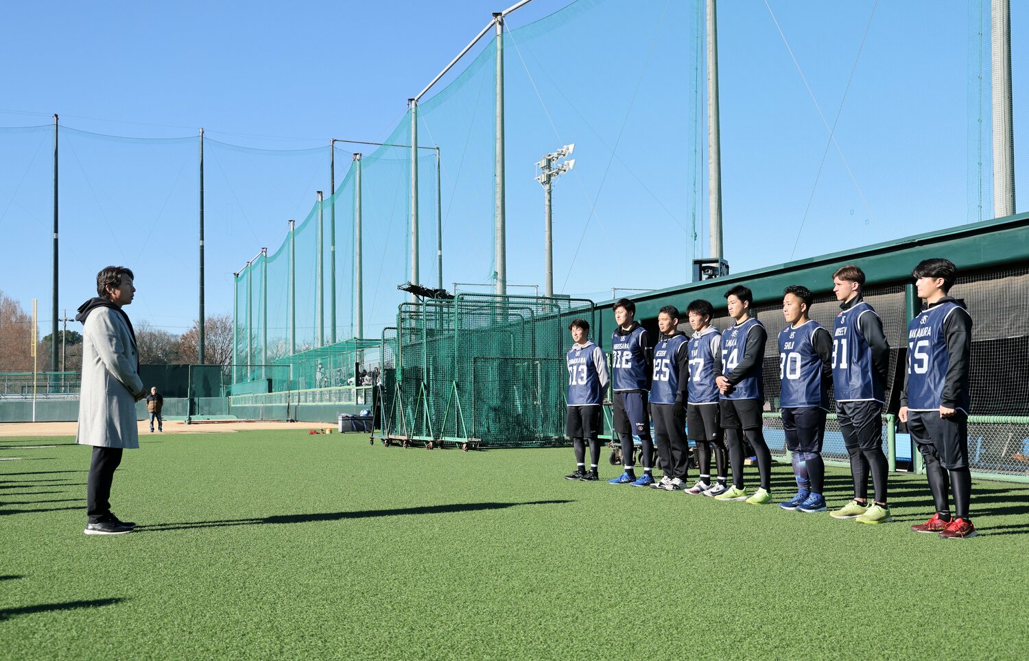 今年1月、ヤクルト戸田球場での新人合同自主トレーニング。荒川の河川敷にある。施設の老朽化などの問題があり、2027年に茨城県守谷市に移転予定　©JIJI PRESS