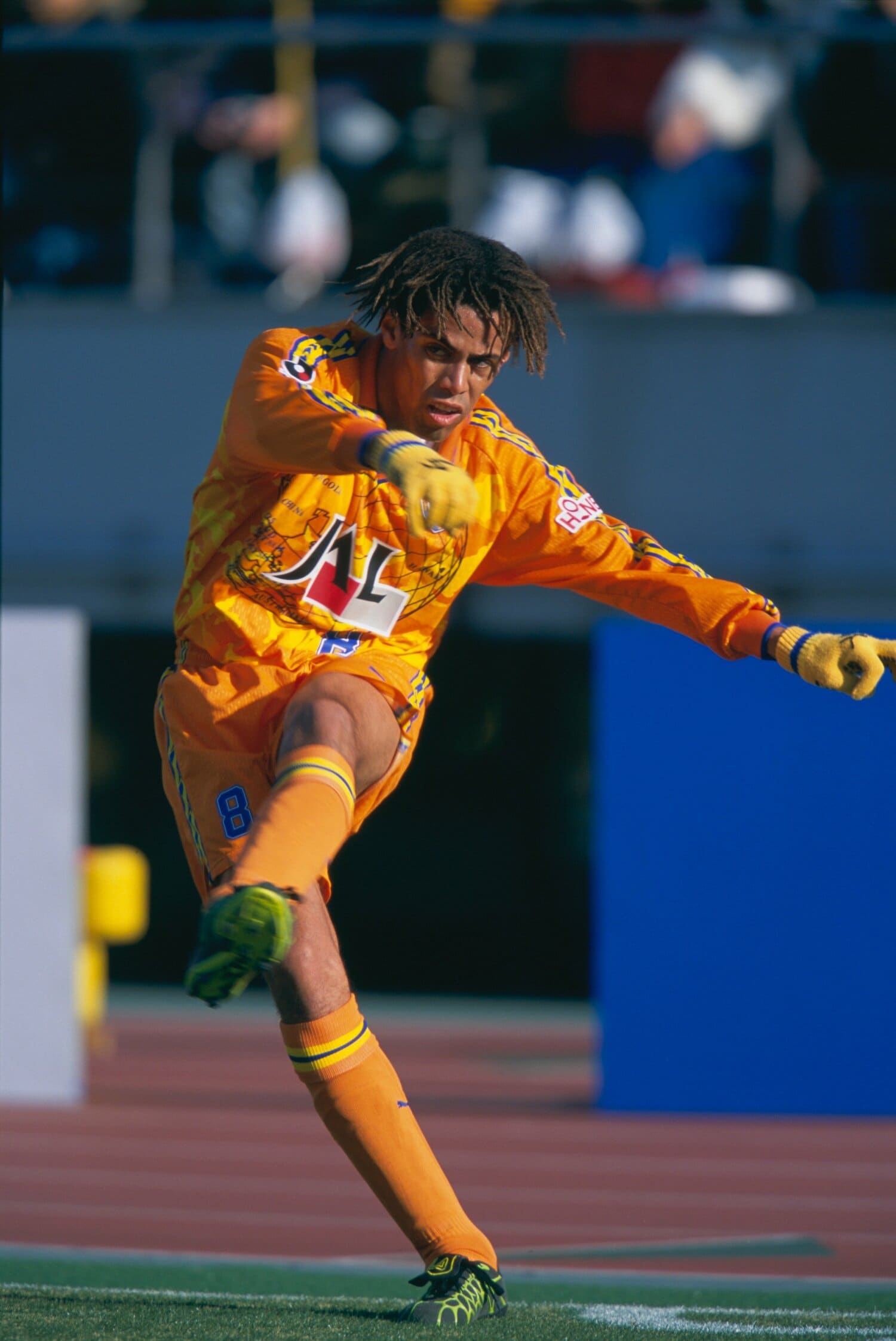 清水時代の三都主（※写真をクリック、スワイプすると両親との3ショット、幼少期のアレックスなどがご覧になれます） ©Sports Graphic Number