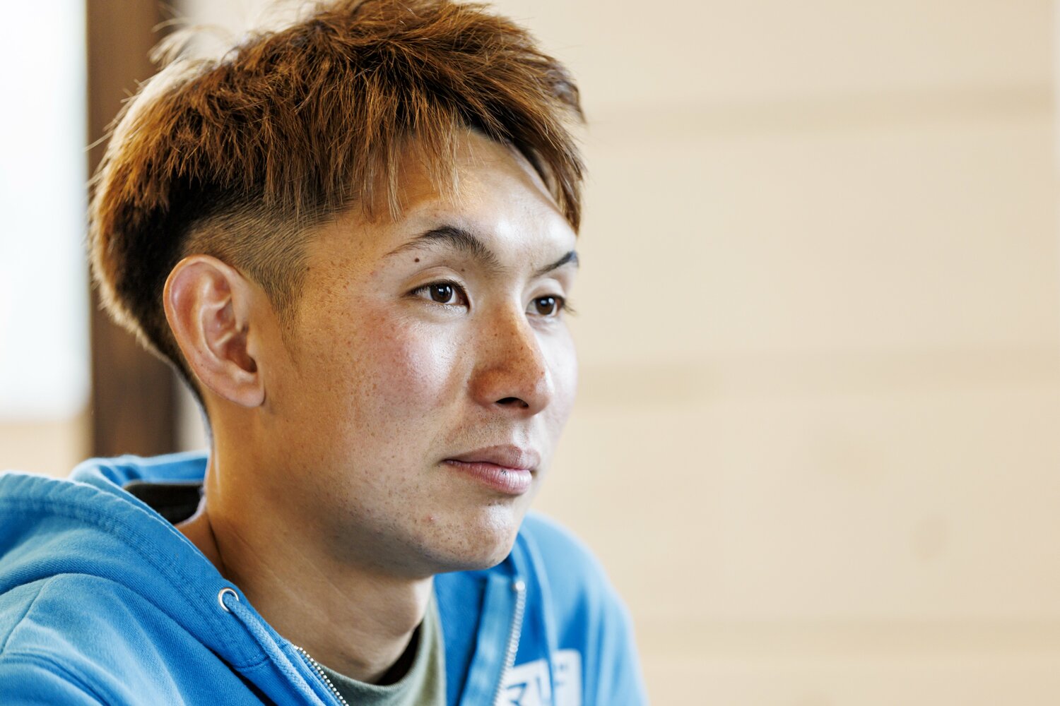 息子の岩崎崇文さん　©Kiichi Matsumoto