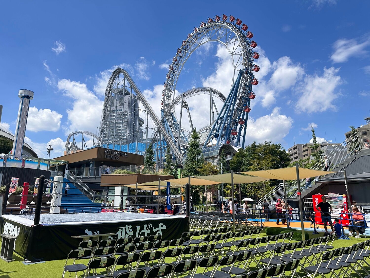 東京ドームシティのバイキングゾーン芝生エリアに設置された特設会場