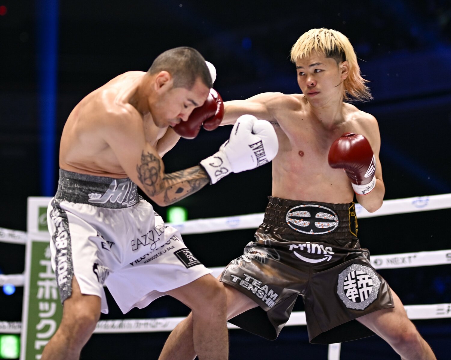 ジャブをうまく使いながらエストラーダを攻める那須川天心 ©️Hiroaki Finito Yamaguchi