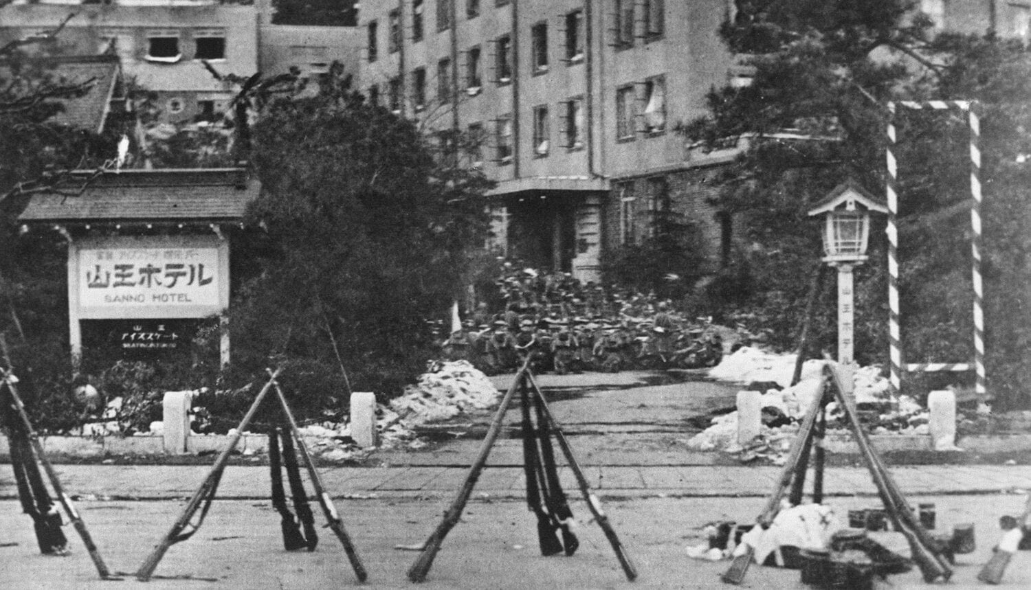 「二・二六事件」での山王ホテルの反乱部隊　©JIJI PRESS