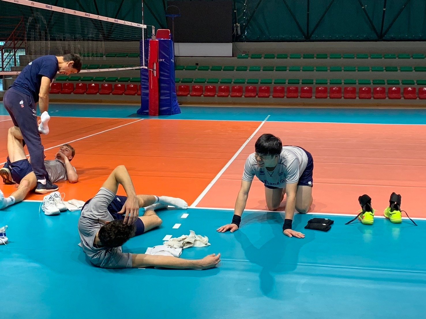 クールダウン中もチームメイトに積極的に話しかけていた大塚　©︎Noriko Yonemushi