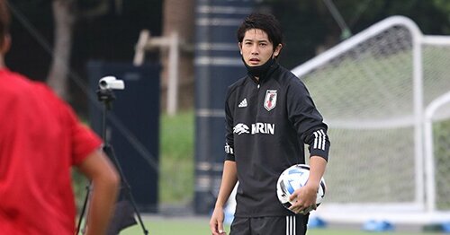 内田篤人のコーチ姿を見てよみがえった14年前の記憶 「U-19日本代表の仲間は本当に大切な存在」 - サッカー日本代表 - Number Web -  ナンバー