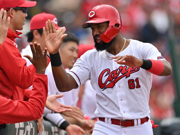 「自信にしていいと思います」交流戦のチーム打率は12球団中トップ！ カープ新井監督がリーグ戦再開で取り組む課題とは＜Number Web＞ photograph by JIJI PRESS