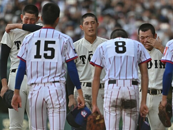 号泣の大阪桐蔭「それができなかったのが弱さ」「手拍子に呑まれそうに」トリプルプレー、下関国際の研究…“甲子園の魔物”に王者は襲われた＜Number Web＞ photograph by Hideki Sugiyama