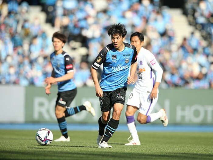 日韓戦ゴール後も川崎・山根視来が「らせん階段」的に進化… 2013年の中村憲剛と同じ「出力」の絶妙さとは<Number Web> photograph by J.LEAGUE
