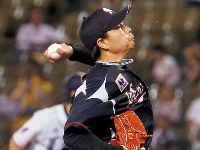 高い意識のブルペンを支える、マリーンズ左右の“相似形”。～左の松永、右の益田のシーズンを通して戦う方法論～＜Number Web＞ photograph by KYODO