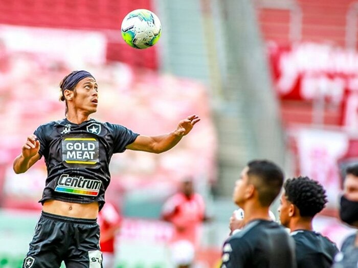 【電撃退団に批判】本田圭佑に在ブラジル日本人「敵前逃亡。我々も嘲笑される」 振り返れば残念な“1年前の会見”＜Number Web＞ photograph by Getty Images