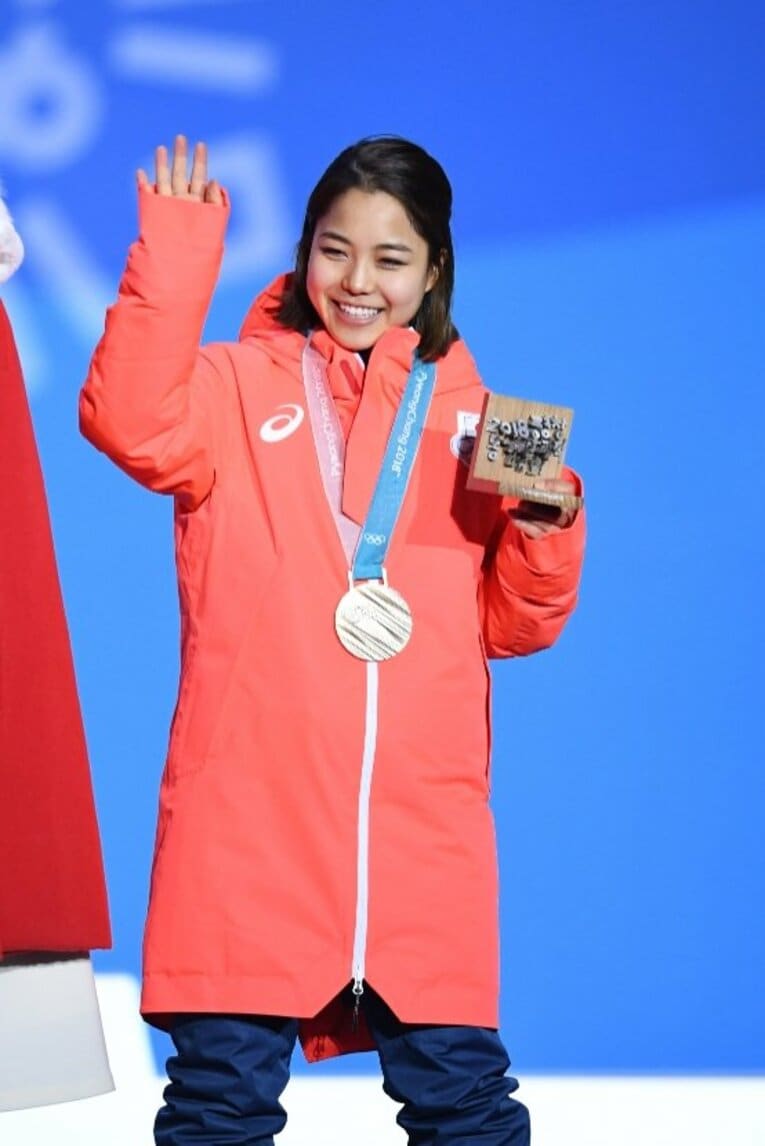 平昌五輪メダルセレモニーの高梨沙羅　©JMPA