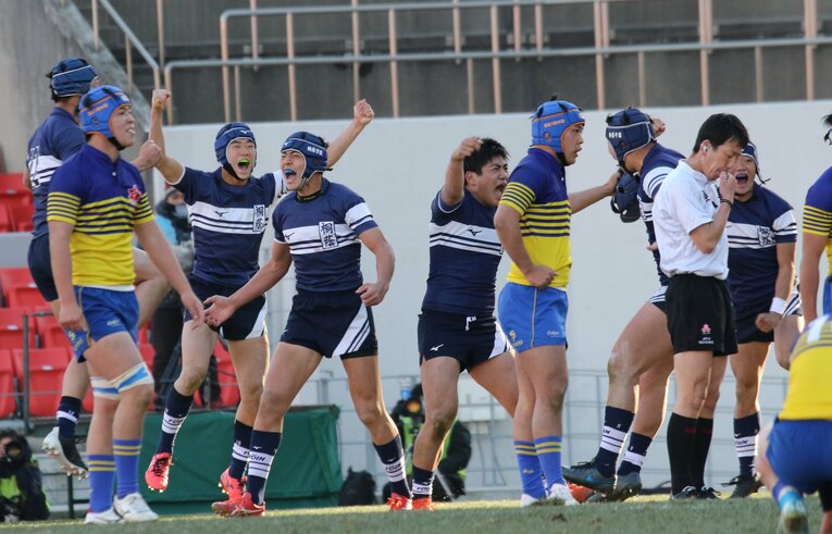 帝京大主将の青木、早大主将の佐藤らを擁し、初の単独全国制覇を達成した4年前の桐蔭学園　©Nobuhiko Otomo