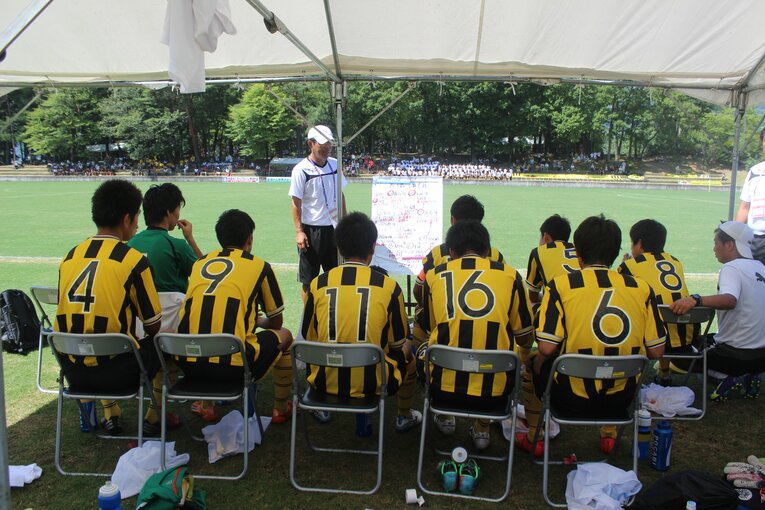 指導する前橋育英・山田耕介監督（2014年）©︎Takahito Ando