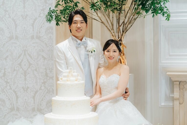 2023年12月の結婚式。元SKE48の大場美奈と現ロッテ・石川柊太　（写真=本人提供）