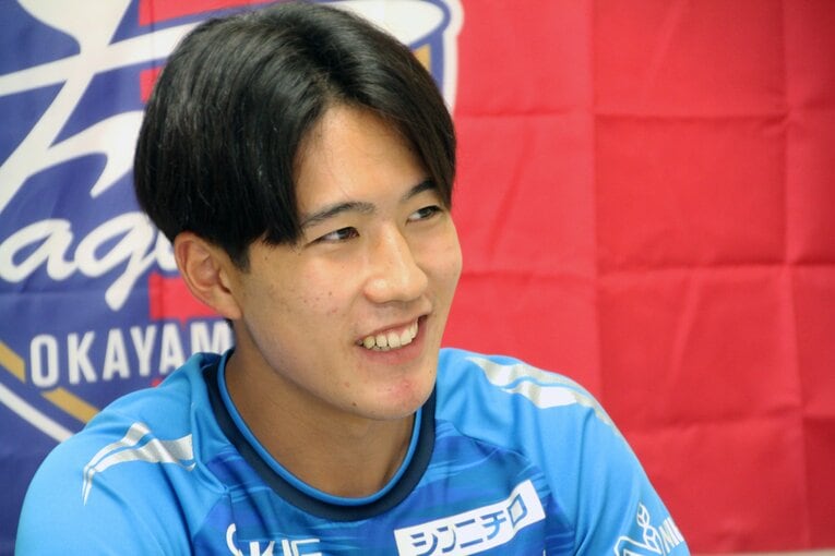 岡山在籍時、取材に応じてくれた佐藤　©NumberWeb