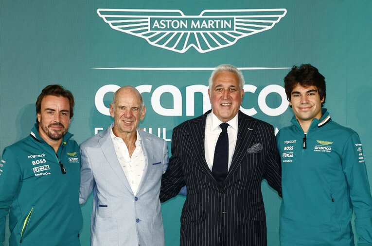 会見に臨んだアストンマーティンの面々。左からフェルナンド・アロンソ、エイドリアン・ニューウェイ、ローレンス・ストロール、ランス・ストロール ／ photograph by Getty Images