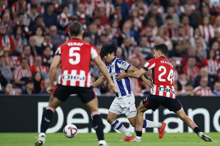 ビルバオの久保への万全な対応は写真越しにも伝わる ©Daisuke Nakashima