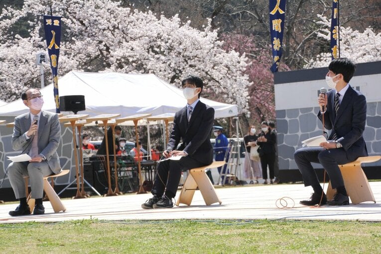 藤井聡太竜王「大変参考になったで“ござる”」初出演した《人間将棋》を現地取材… 観る将マンガ家が超楽しんで描いてみた(7)