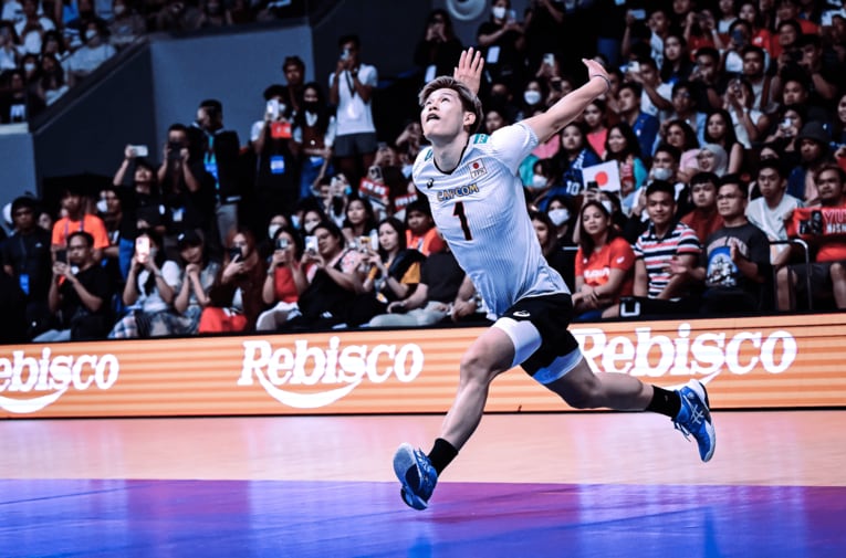 武器である強烈なサーブにもズレを感じていた　©︎FIVB