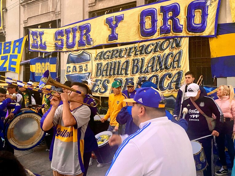 ボンボネーラ周辺、試合前からもうこんな感じ（全16枚中の5枚目）　©Atsushi Iio