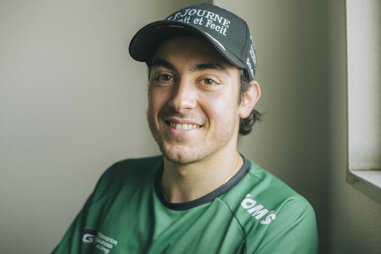 レーシングドライバーのジュリアーノ・アレジ、22歳。昨年から拠点を日本に移し、スーパーフォーミュラ2戦目でいきなり初優勝を果たす。父は元F1ドライバーのジャン・アレジ、母は女優の後藤久美子だ。注目の22歳の「過去・現在・未来」に迫るロングインタビュー（写真をクリックすると、特別グラビアをすべてご覧いただけます）