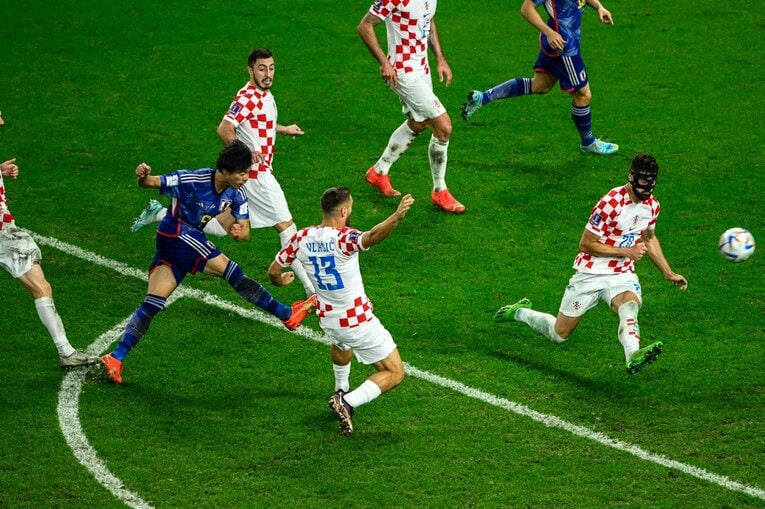 カタールW杯での三笘　©Takuya Sugiyama/JMPA