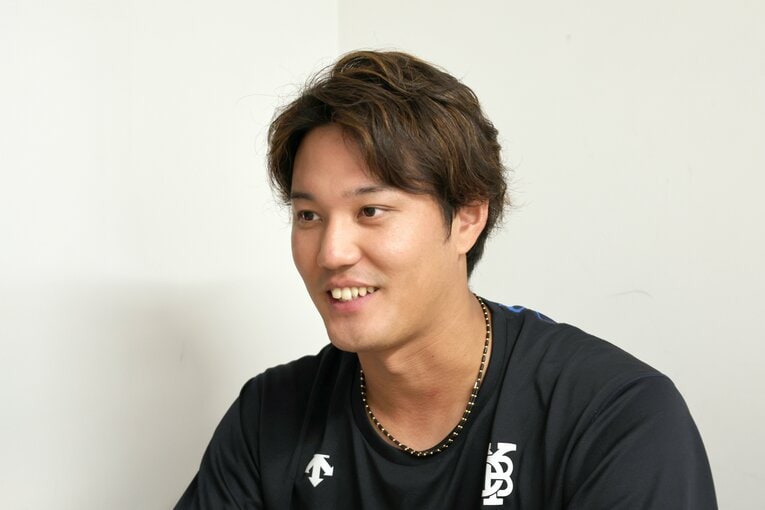 柔和な笑顔も見せながら語ってくれた藤浪　©NumberWeb