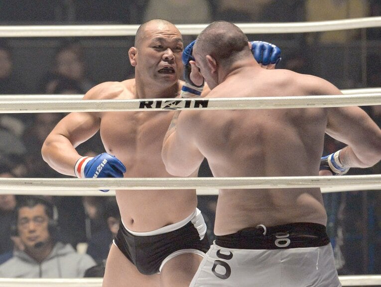 高阪剛vsジェームス・トンプソン（2015年RIZIN）　©Sankei Shinbun
