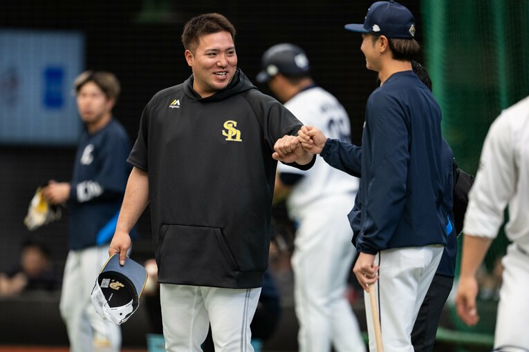 古巣選手と交流する山川　©Nanae Suzuki